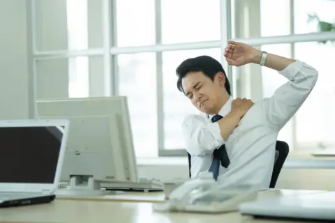 肩こりデスクワーク