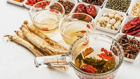 並んだ漢方と薬膳茶