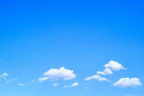 青い空で治療によって拓かれる明るい未来のイメージ