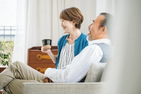 自宅でゆったりと過ごす夫婦　糖尿病が緩解しおだやかな生活