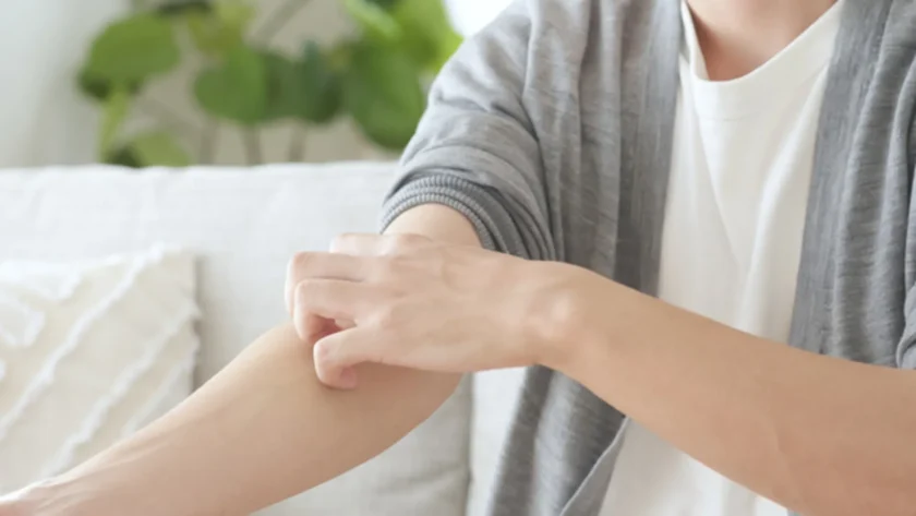 腕を書いている人