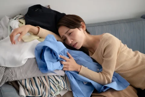 体がなんとなく調子が悪くて、家事がすすまない女性