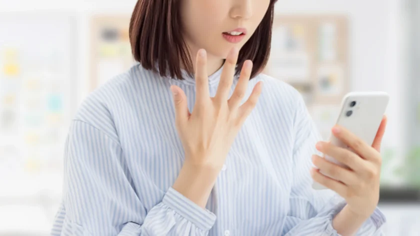 ドロエチフレックスの飲み忘れに気づき焦る女性