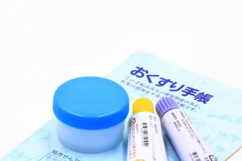 塗り薬とお薬手帳